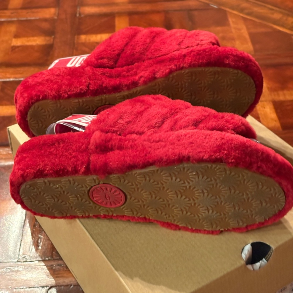 UGG Red Fluff Yeah Slide - Picture 3 of 5